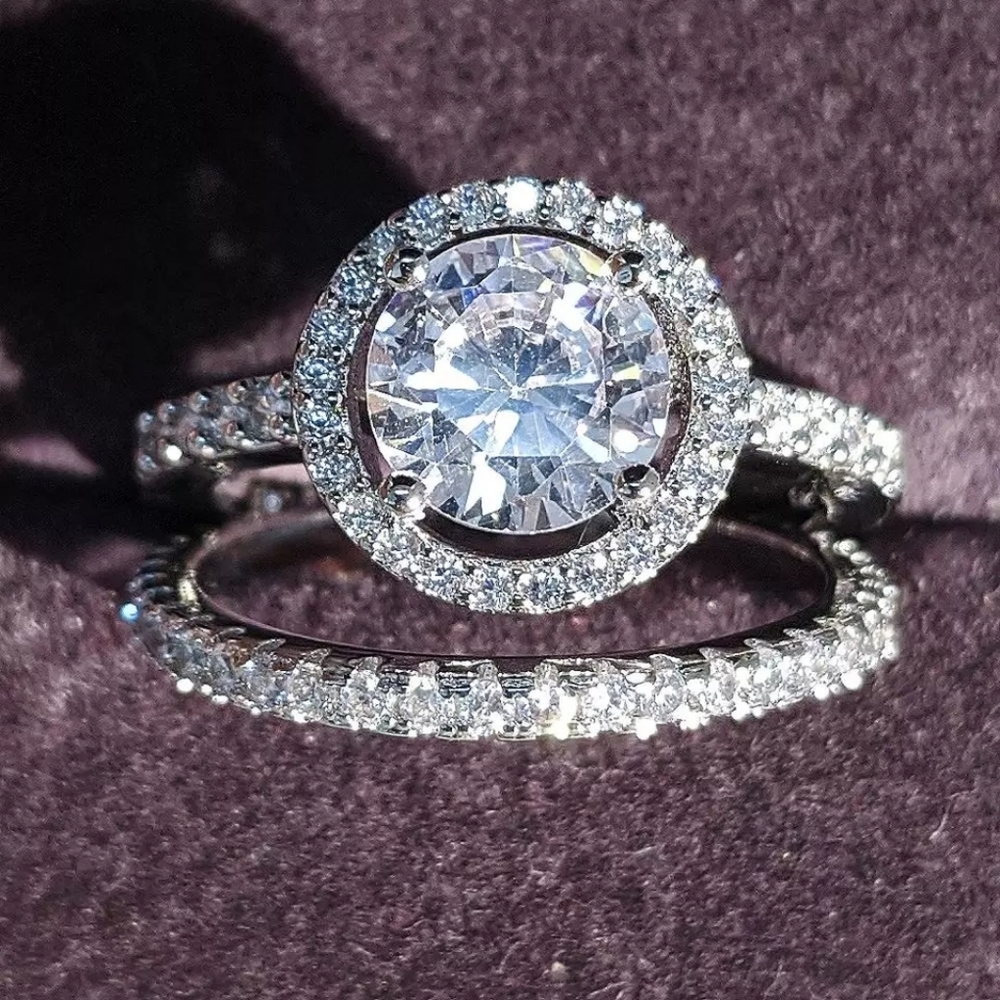 Classic Round Diamond Bridal Rings Set